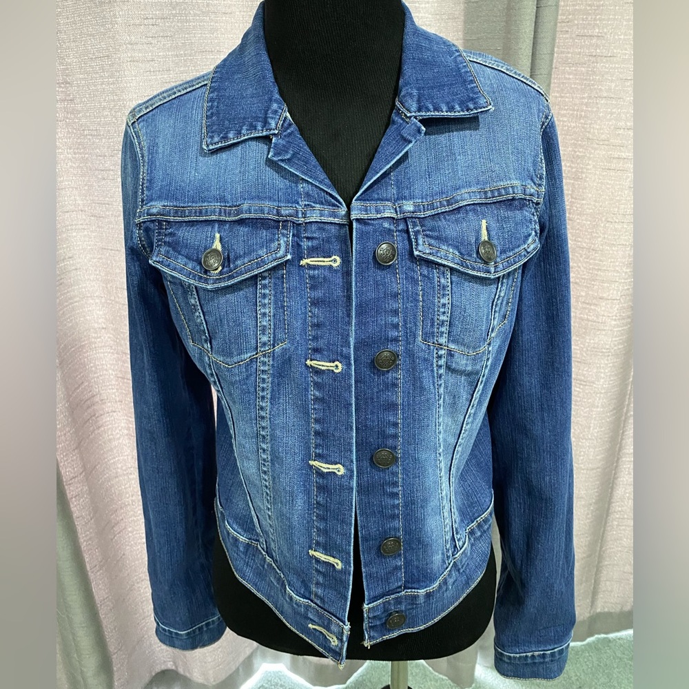 Jessica Simpson, Women’s small jean jacket.